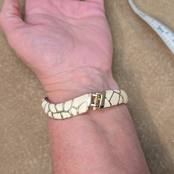 Sensational Gold-Tone Crystal Rhynestone Creme Enamel COBRA Snake Cuff Braceelet - Picture 4 of 8